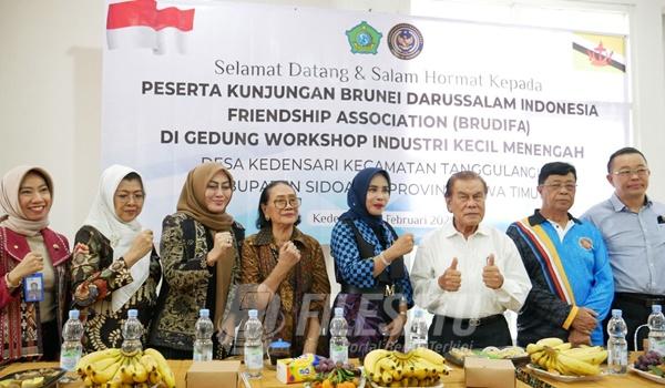 Wakil Bupati Sidoarjo berfoto bersama Tamu dari Brunai Darusalam