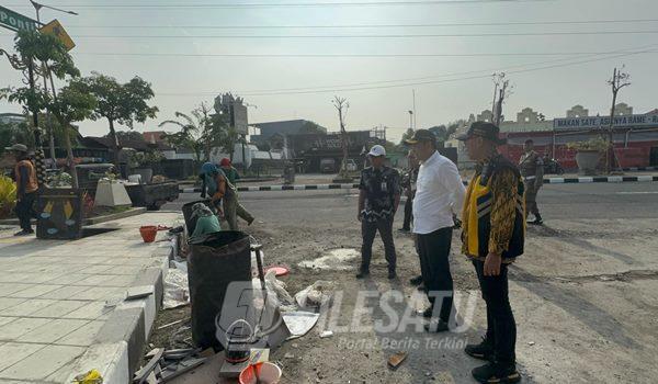 Bupati Sidoarjo saat sidak di Gor Delta