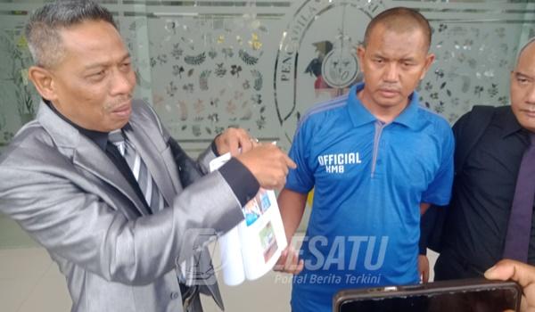 Kuasa Hukum Warga Cinangoh Karawang saat memberikan keterangan usai sidang