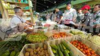 Pemda Klaten saat cek harga di Pasar Tradisional Pemda Klaten saat cek harga di Pasar Tradisional