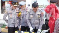 Wakapolres Jember saat Lakukan Tst Urine dan Pemeriksaan HP Anggota Wakapolres Jember saat Lakukan Tst Urine dan Pemeriksaan HP Anggota