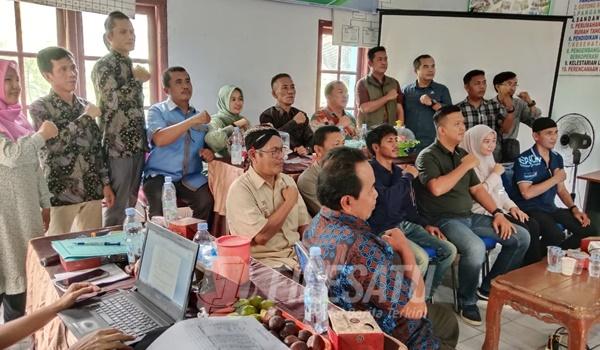Pemerintah Desa Peninjauan bersama masyarakat melaksanakan pembentukan Koperasi Merah Putih