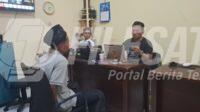 Polres Sampang saat memeriksa pelaku yang tertangkap Polres Sampang saat memeriksa pelaku yang tertangkap