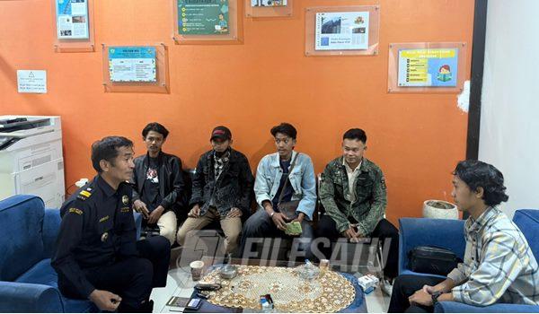 Aktivis Youth Strategy saat audensi dengan Bea Cukai Madura