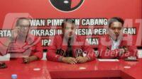 DPC PDI Perjuangan Indramayu saat konferensi Pers