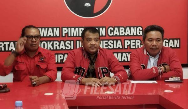 DPC PDI Perjuangan Indramayu saat konferensi Pers