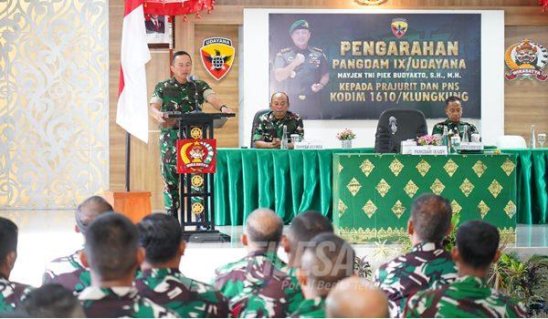 PANGDAM IX Udayana Mayjen TNI Piek Budyakto saat berikan arahan