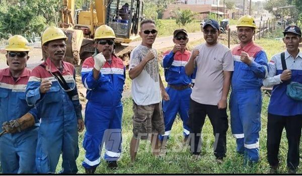 Pertamina Hulu Energi PHE, bantu pagar TPU Desa Peninjauan