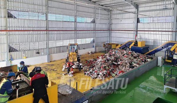 TEMPAT Pengelolaan Sampah Terpadu (TPST) Kertamukti di Kabupaten Bekasi
