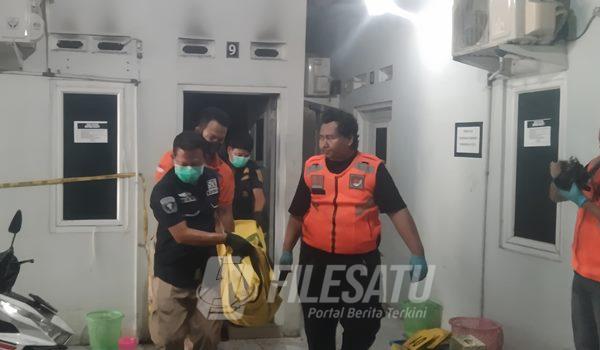 Mayat Korban saat di evakuasi tim kepolisian