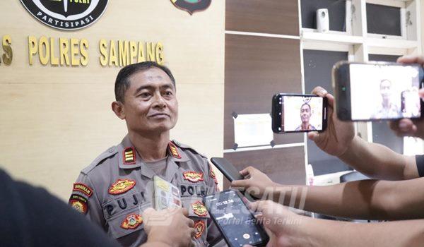PLH Kasi Humas Polres Sampang AKP Eko Puji Waluyo saat jumpa pers