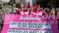 Aksi Gebrak saat Demo Aksi Gebrak saat Demo