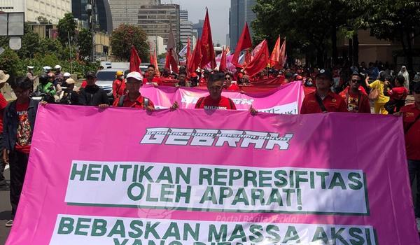 Aksi Gebrak saat Demo