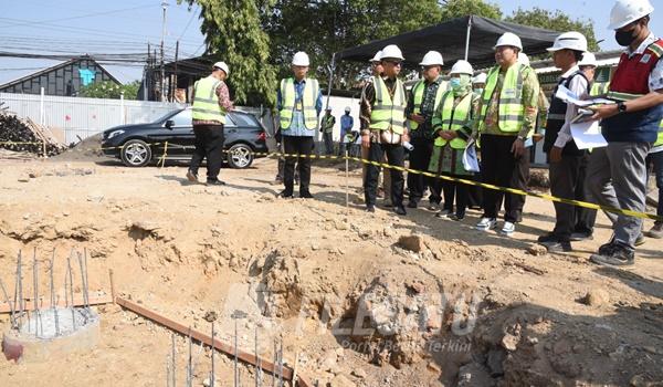 Bupati Sidoarjo saat cek pembangunan RSUD Sedat