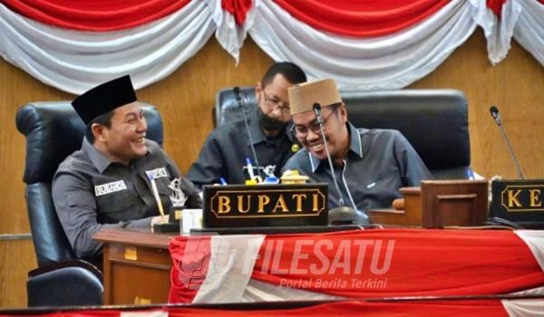 Bupati Sidoarjo saat hadiri Rapat Paripurna DPRD