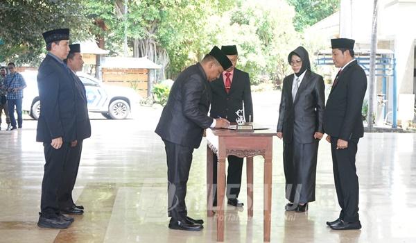Bupati Sidoarjo saat melantik 61 pejabat di lingkungan Pemda Sidoarjo