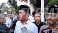Ketua DPRD Karawang didampingi Kapolres saat diwawancarai awak media usai temui pendemo Ketua DPRD Karawang didampingi Kapolres saat diwawancarai awak media usai temui pendemo