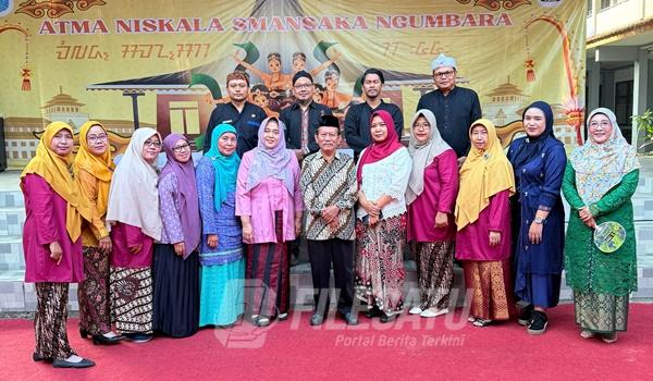 Para Pengajar SMA Negeri I saat Har jadi Sekolah