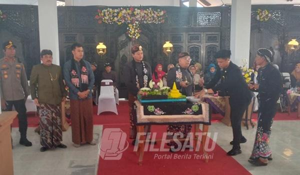 Tradisi Siraman Gong Kyai Pradah