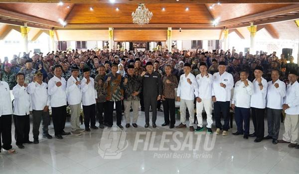 Foto Bersama, Bupati dan Kepala Desa Serta BPD se Kabupaten Sidoarjo