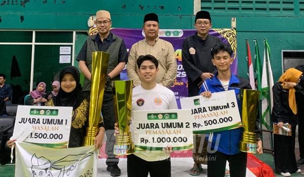 KETUA DPRD Kabupaten Sidoarjo, H. Abdillah Nasih, S.M. berfoto bersama para juara
