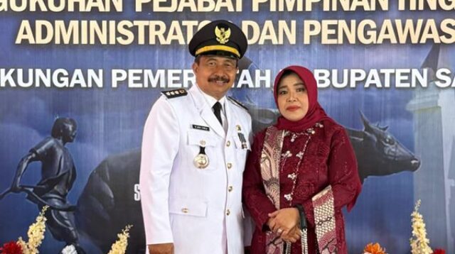 H. Achmad Fariji Camat Tambelangan dan istri