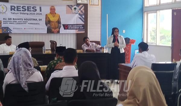 Hj Sri Rahau Agustina, SH saat berikan pemaparan dalam Reses I Tahun Anggara 2025-2026