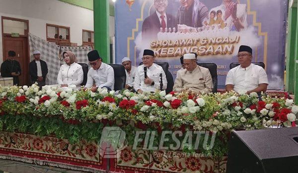 MENTERI Koordinator Bidang Pangan, Zulkifli Hasan, mengunjungi Pondok Pesantren Al-Khoziny Sidoarjo