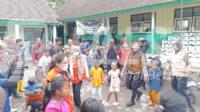 Polda Jatim Berikan Trauma Healing untuk Anak - anak di Pengungsian Dampak Erupsi Gunung Semeru Polda Jatim Berikan Trauma Healing untuk Anak - anak di Pengungsian Dampak Erupsi Gunung Semeru