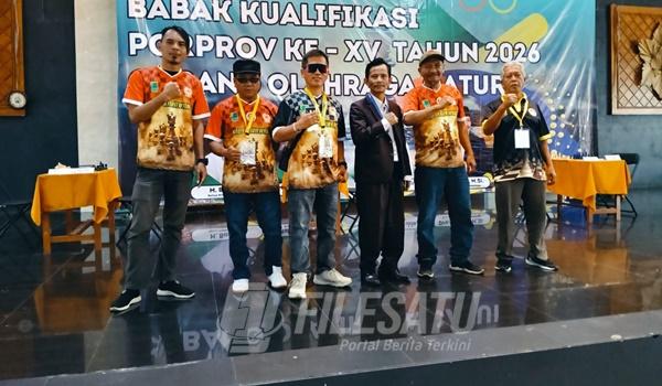 Risman L Sipayung SH, MH,WN,PNP bersama kontingen Catur Karawang