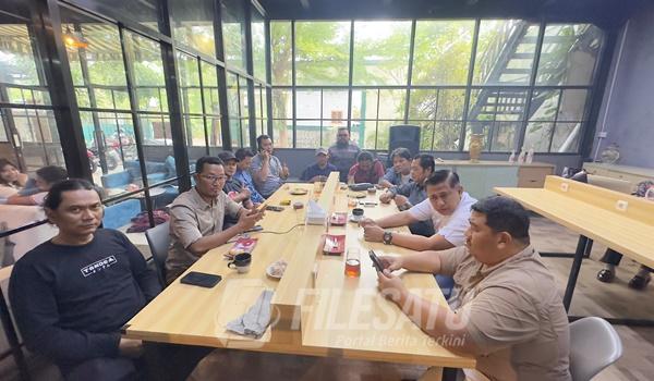 Suasana Rapat Koordinasi (Rakor) DPC GRIB Jaya Sidoarjo di Rosella Coffee Candi