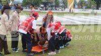 Tim Medis PMI Jember Sigap Tangani Peserta Upacara Hari Pahlawan yang Pingsan