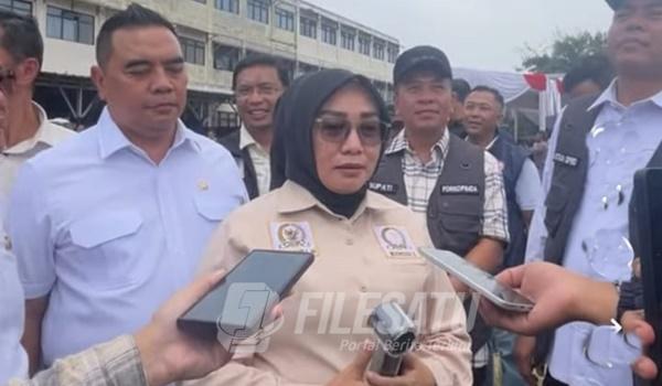 Anggota Komisi I DPRD Jabar Sri Rahayu Agustina saat diuwawancarai awak media