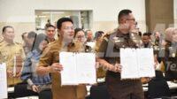 Kejaksaan Negeri di Jawa Timur bersama bupati, wali kota se-Jawa Timur menandatangani Perjanjian Kerjasama (PKS)