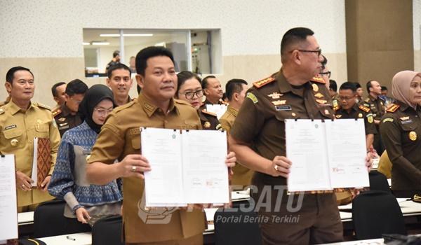 Kejaksaan Negeri di Jawa Timur bersama bupati, wali kota se-Jawa Timur menandatangani Perjanjian Kerjasama (PKS)