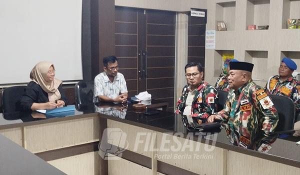 LMP Mada Jabar saat audensi ke DPKP Karawang