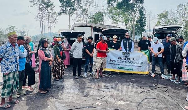 YALPK GROUP Salurkan Ratusan Paket Kebutuhan Pokok untuk Korban Erupsi Semeru di Supit Urang