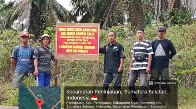 Ahli Waris Zainal Abas dan Kodir Pasang Plank Tanah Warisan