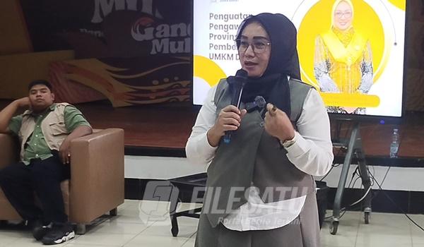 Anggota DPRD Jabar Hj Sri Rahayu Agustina Memberikan Arahan kepada Pelaku UMKM di Purwakarta