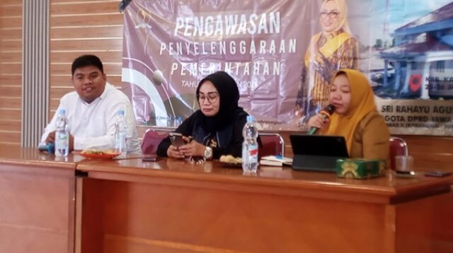Anggota DPRD Jawa Barat saat menggelar Program Pengawasan Pemerintahan di Desa Duren