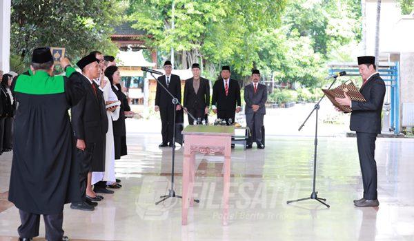 Bupati Subandi saat ambil sumpak 260 Pejabat