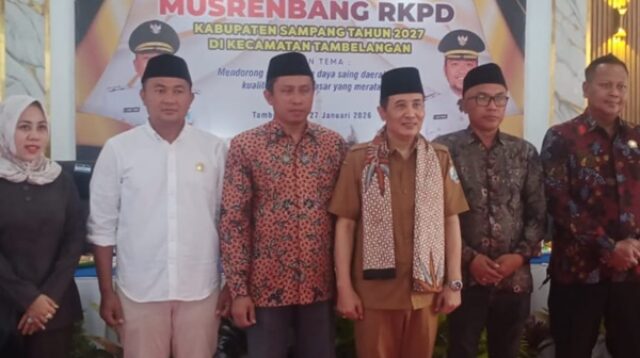 Sekda Sampang Yualidi Setiawan bersama Camat Tambelangan dan jajaran Forkopimcam pada pembukaan Musrenbang RKPD Kabupaten Sampang Tahun 2027