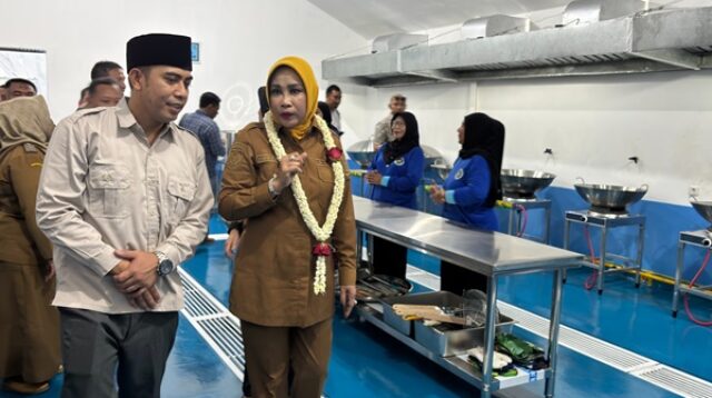WAKIL Bupati Sidoarjo, Hj. Mimik Idayana usai Resmikan Dapur SPPG MBG di Prambon