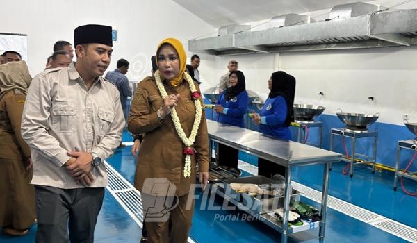 WAKIL Bupati Sidoarjo, Hj. Mimik Idayana usai Resmikan Dapur SPPG MBG di Prambon