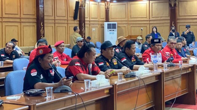 Aliansi Laskar Jenggolo saat audensi denga DPRD Sidoarjo