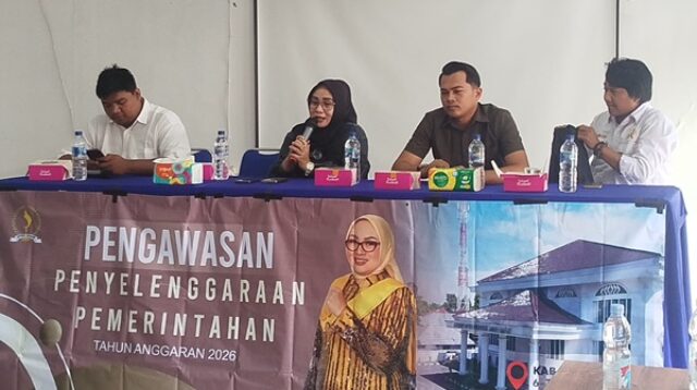 Anggota DPRD Provinsi Jabar Hj. Sri Rahayu Agustia, saat melaksanakan Pengawasan Penyelenggaraan Pemerintahan di Desa Cilewo Karawang