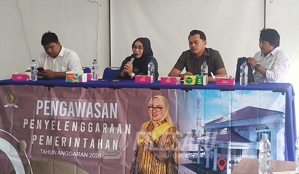 Anggota DPRD Provinsi Jabar Hj. Sri Rahayu Agustia, saat melaksanakan Pengawasan Penyelenggaraan Pemerintahan di Desa Cilewo Karawang