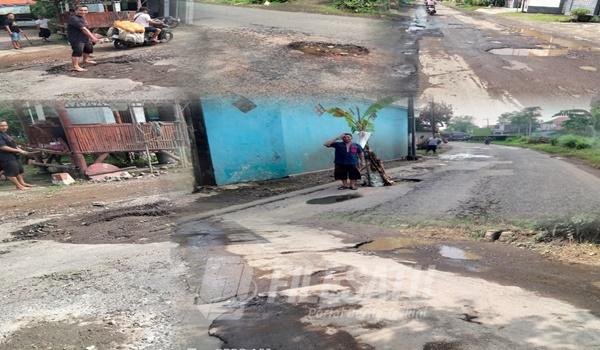 Jalan Rusak di Sukodono Membahayakan, Warga Gotong Royong Timbun Lubang