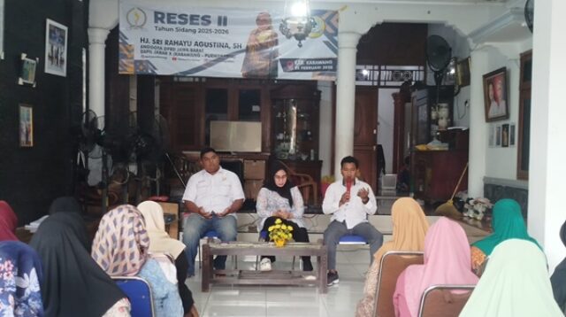 Reses II Anggota DPRD Jabar Hj. Sri Rahayu Agustina di Karawang Kulon