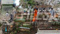 Semangat Kebersamaan Warga Talang Bandung Bersihkan Makam Semangat Kebersamaan Warga Talang Bandung Bersihkan Makam
